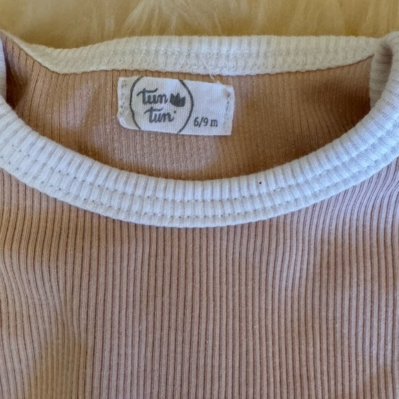 TUM TUM ONESIE - Picture 2 of 2